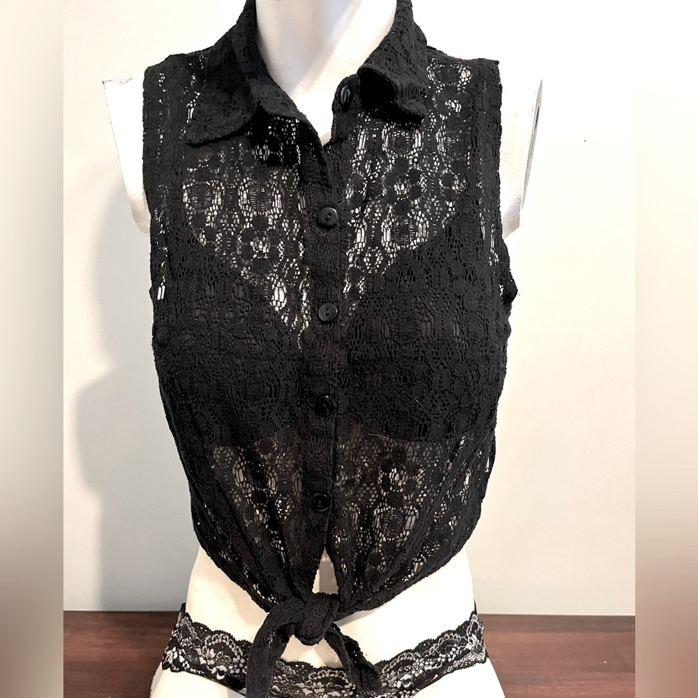 Derek Heart Black Sleeveless Button Down Shirt